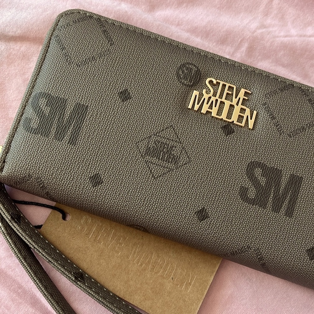 Brand New Steve Madden Olive Green Large Emmy Zip Around Wristlet Wallet - Picture 3 of 14